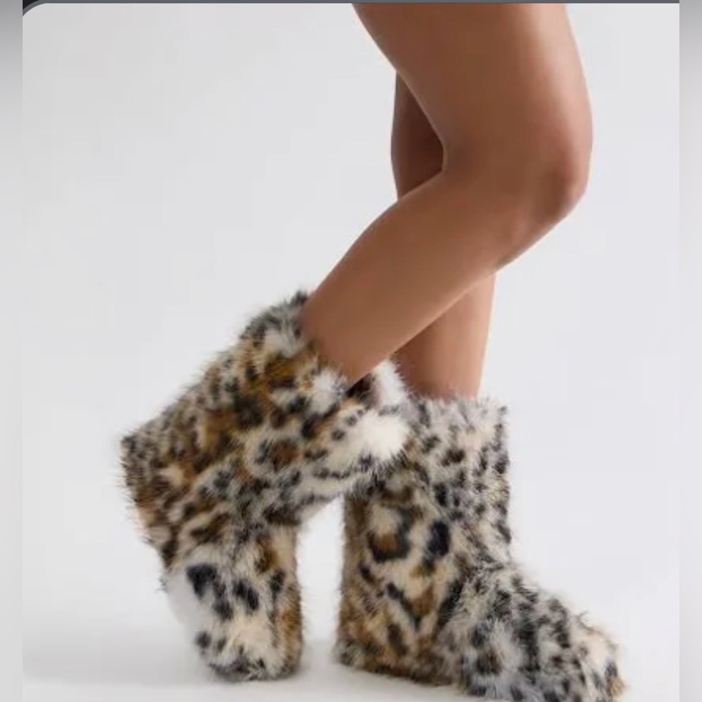 Leopard Print Faux Fur Boots